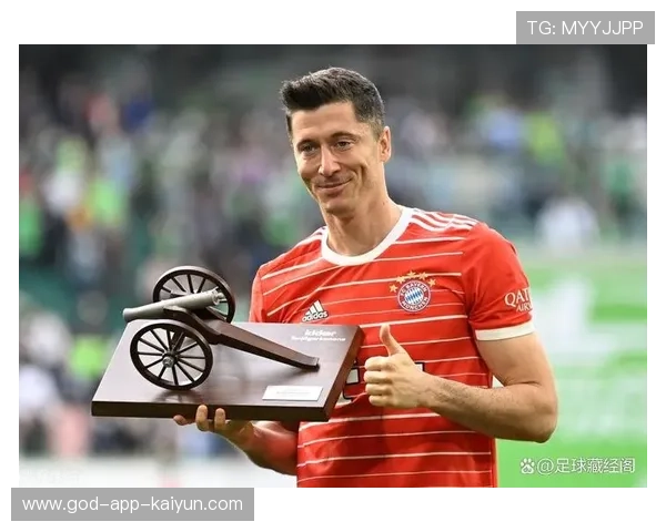 莱万联赛第200球，德甲史上首屈一指的射手，莱万拿过几次德甲金靴